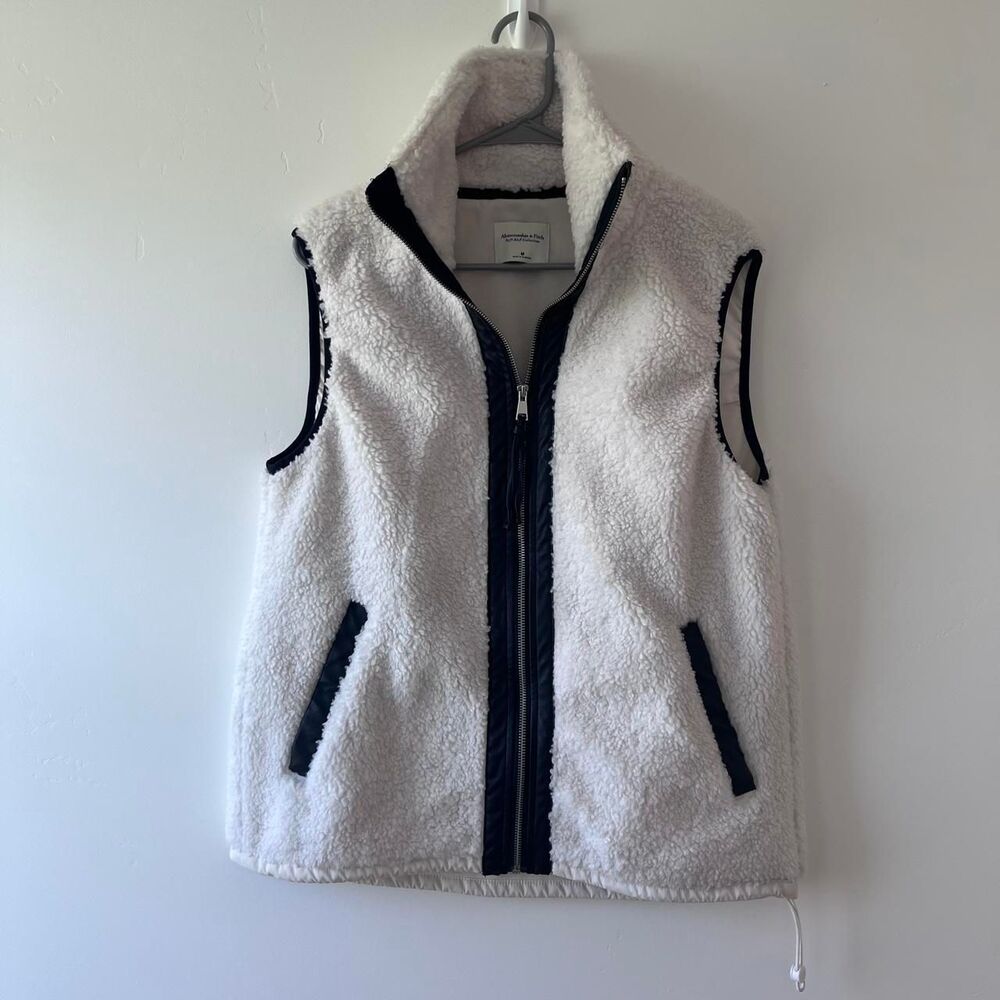 Abercrombie & Fitch Cream Sherpa Fleece Zip Vest Medium